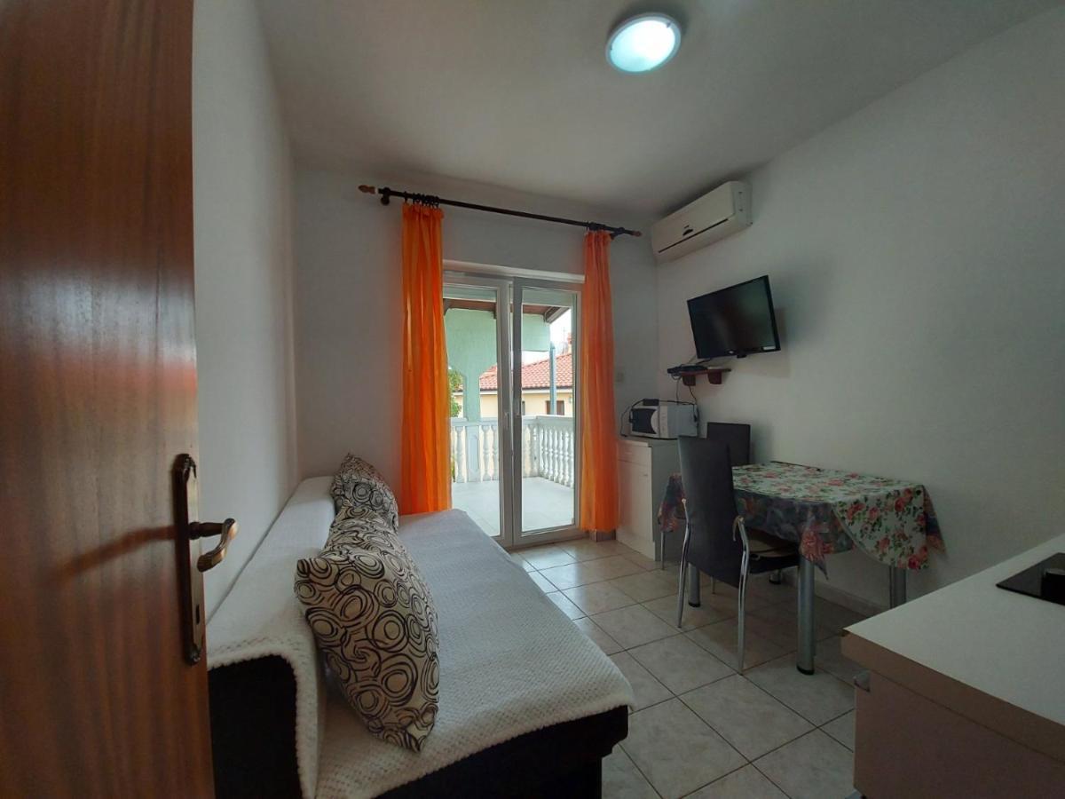 Apartment Pezic Krk Town Bagian luar foto